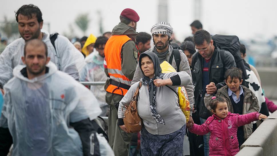 Немецкие эксперты и чиновники ожидают 300 тысяч мигрантов в этом году
